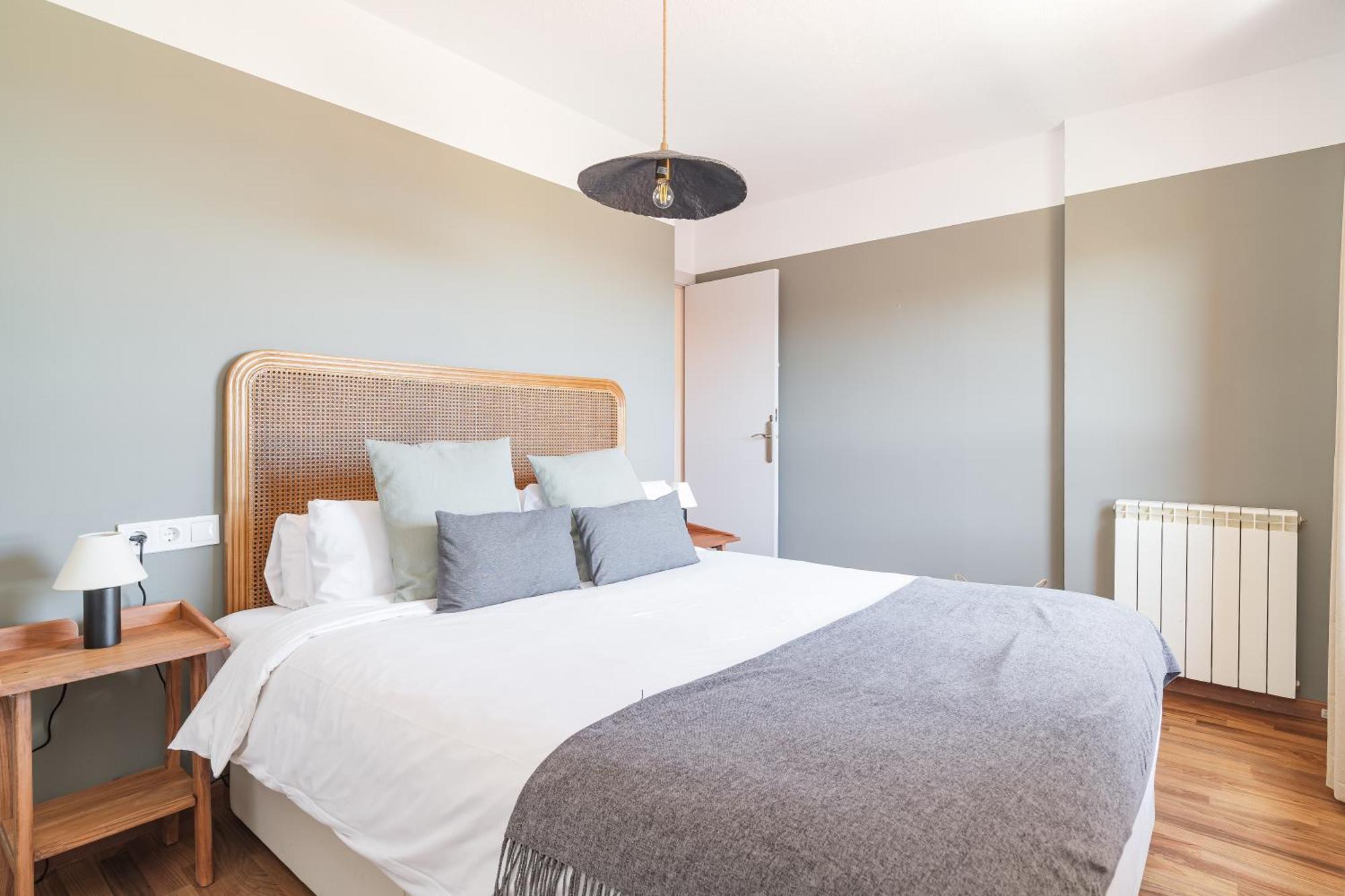 Bright With Amazing Views Apartment