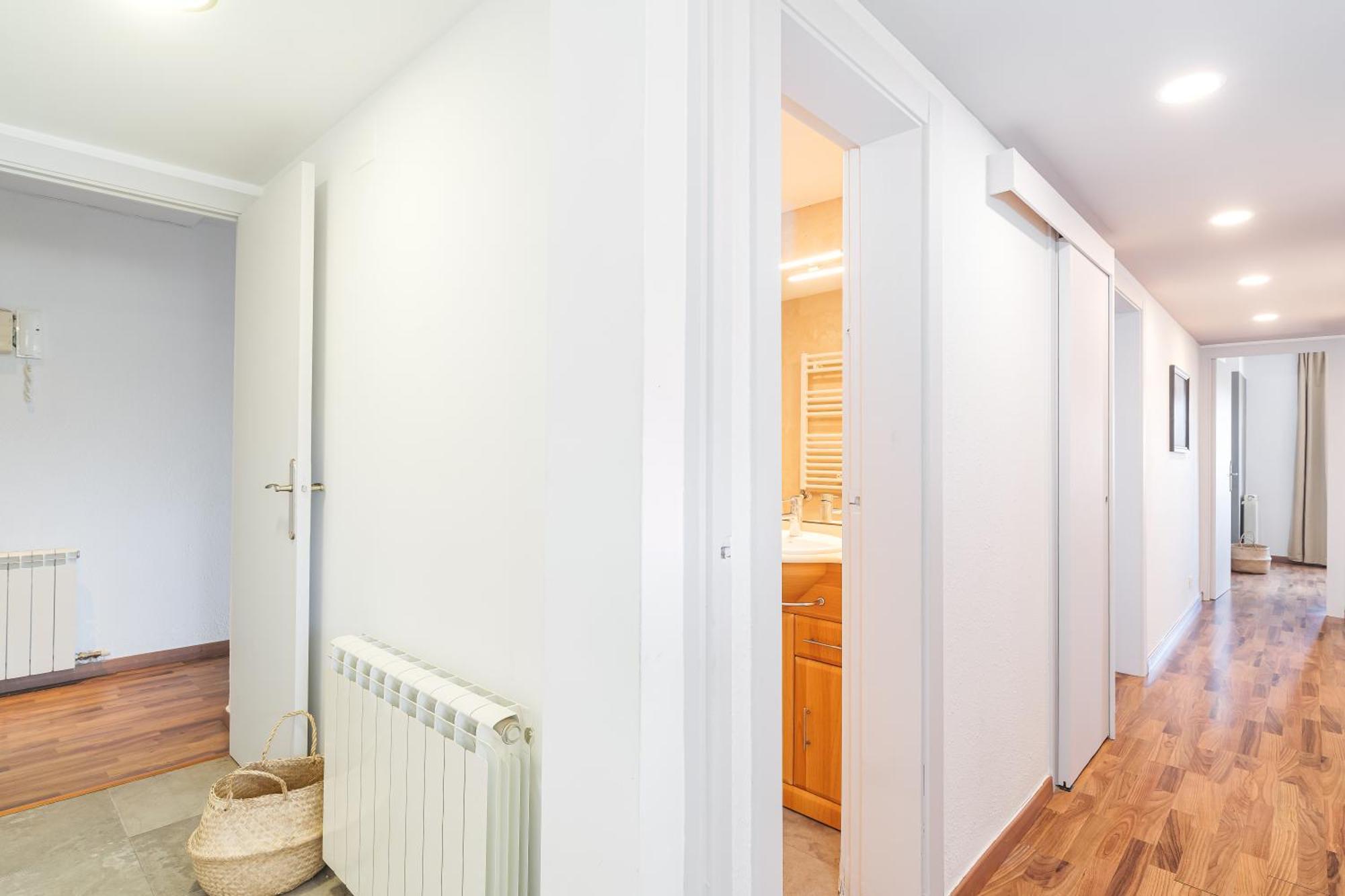 Bright With Amazing Views Apartment